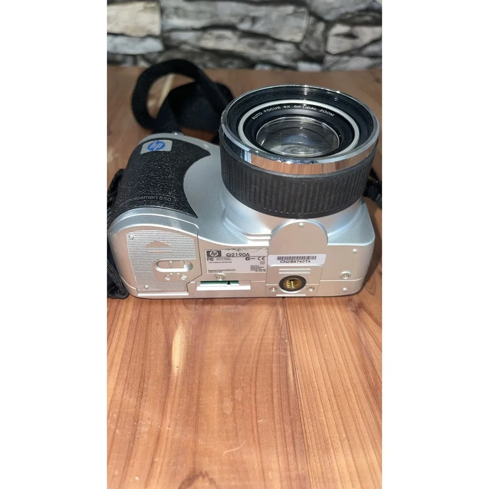 Vintage 2003 HP Photosmart 850  Digital Camera & Dock